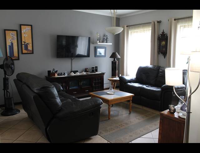 3 BEDROOM TOWNHOUSE FOR SALE IN THE COVES